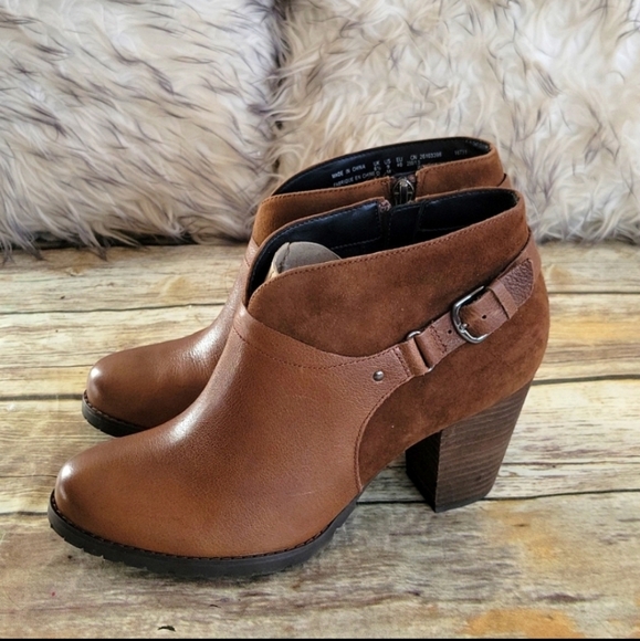 Clarks Shoes - Clark's Artisan Brown Suede and Leather Ankle Boots Size 9 NWOT